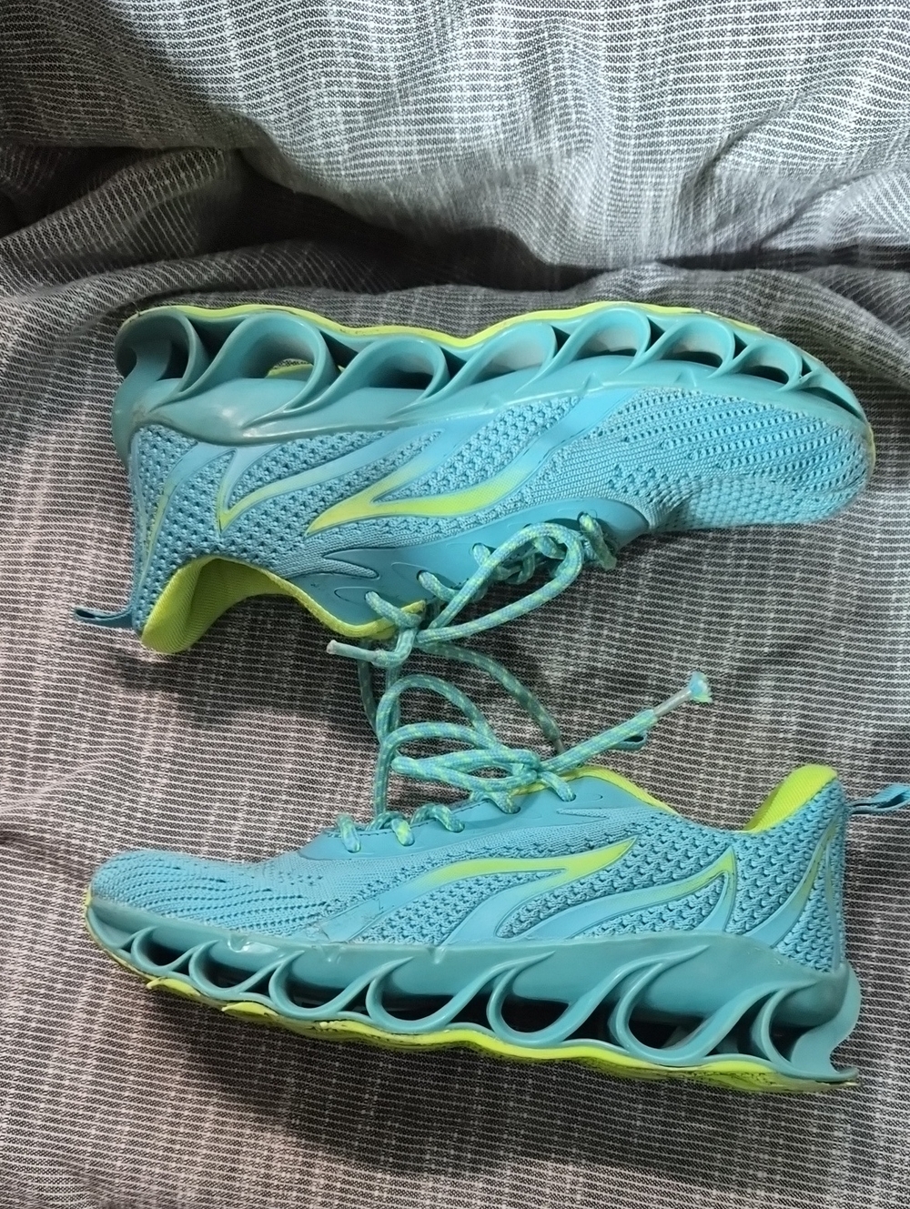 Source Unknown Women's Athletic Sneakers in Teal and Lime